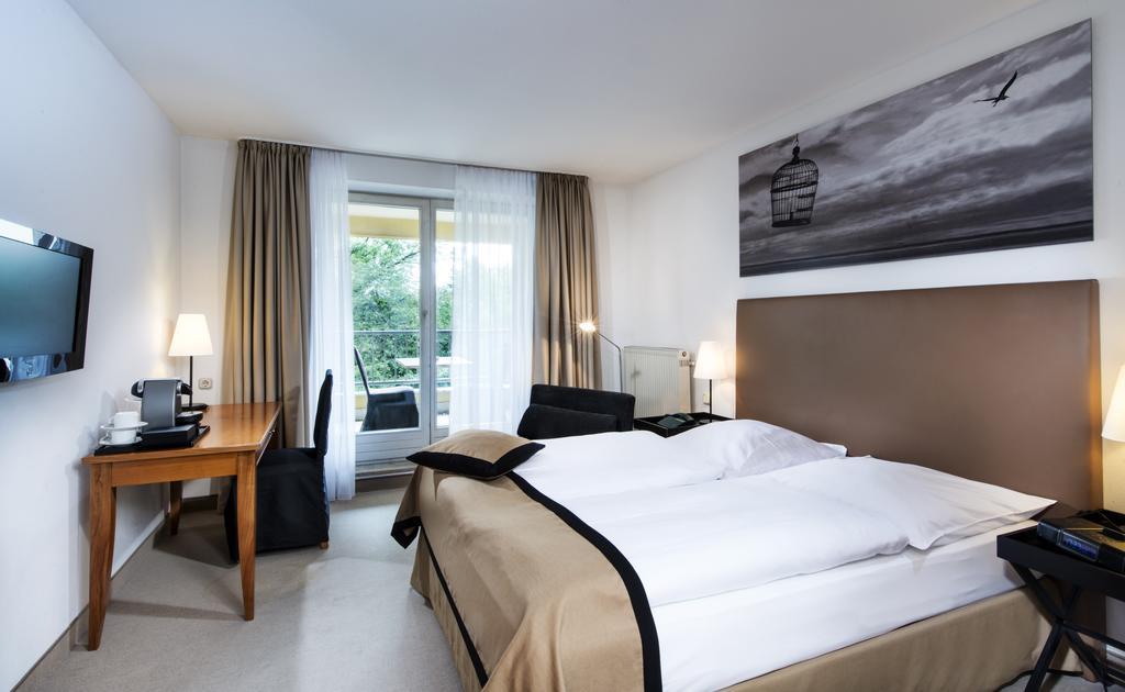 Tryp By Wyndham Rosenheim Hotel Room photo