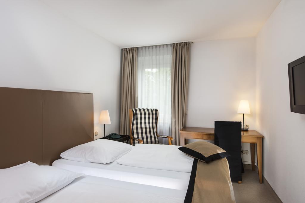 Tryp By Wyndham Rosenheim Hotel Room photo