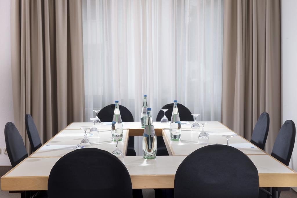 Tryp By Wyndham Rosenheim Hotel Business photo